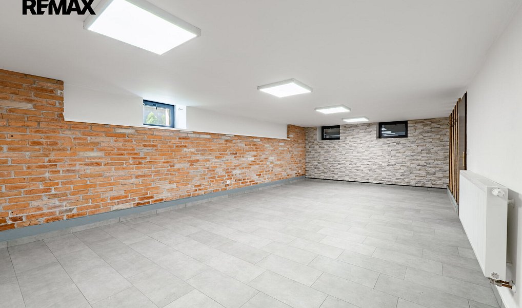 Prodej domu 329 m² s pozemkem 1 034 m², Sluhy – náhled fotky 17