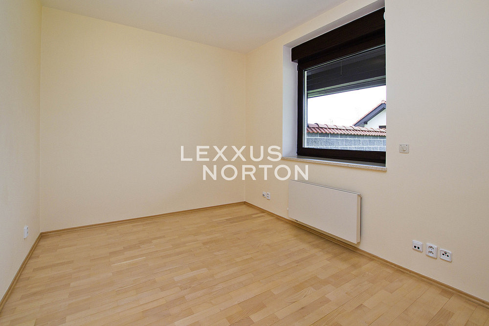 Pronájem domu 240 m² s pozemkem 550 m² — photo 5