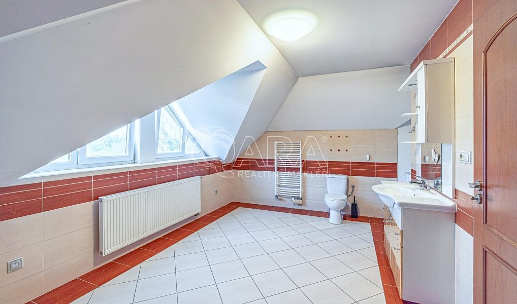 Prodej domu 209 m² s pozemkem 1 132 m², Zlosyň – náhled fotky 21