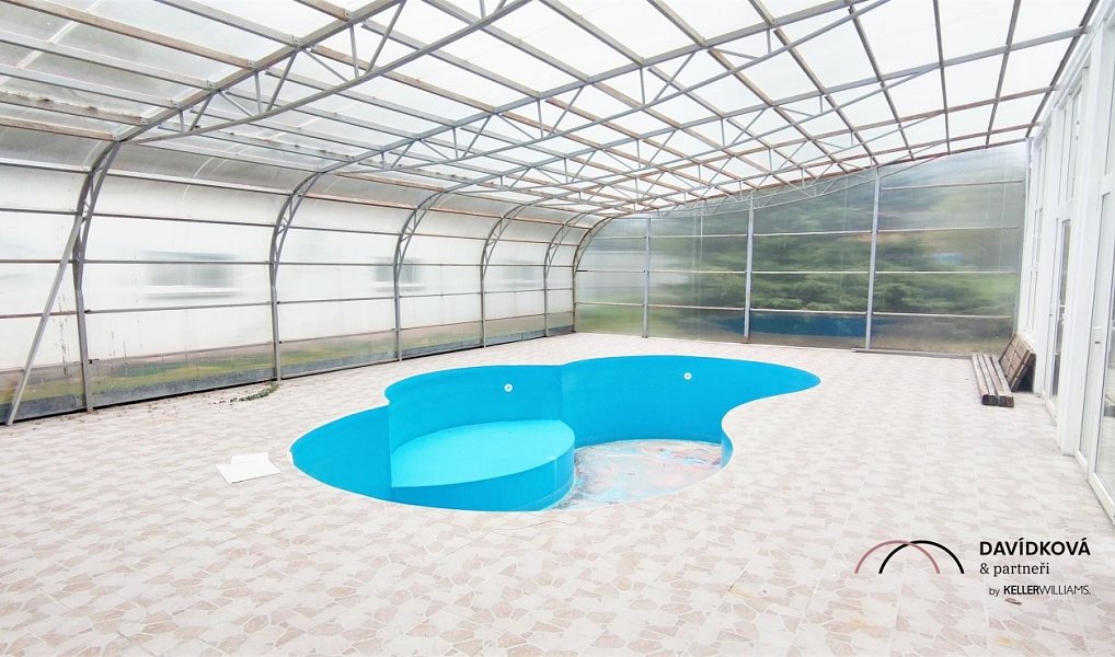 Prodej domu 1 085 m² s pozemkem 2 112 m², Chocerady – náhled fotky 3