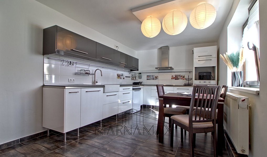Prodej domu 200 m² s pozemkem 1 880 m², Pesvice – náhled fotky 3