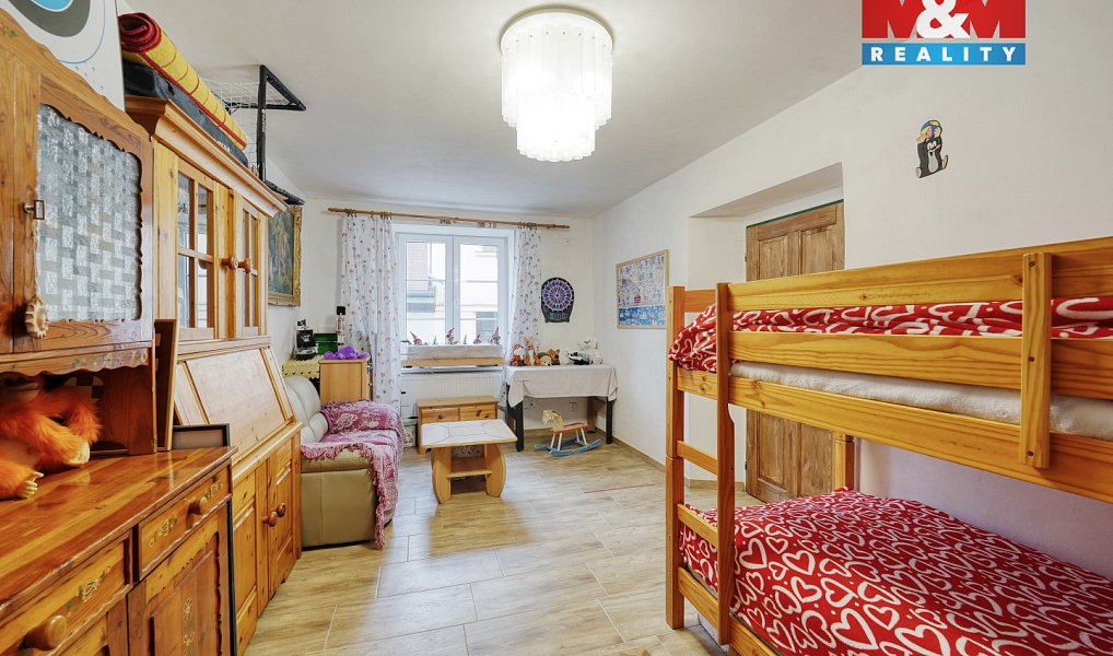 Prodej ubytovacího objektu 359 m², Strážov – náhled fotky 16