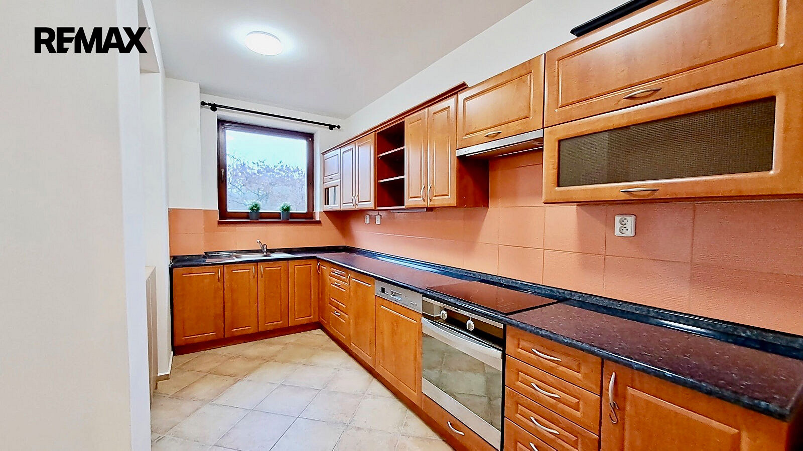 Pronájem bytu 2+kk 69 m² – fotografie 3