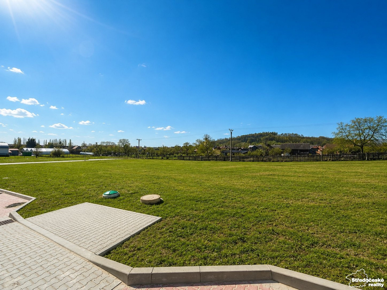 Prodej stavebního pozemku 891 m² – fotografie 2