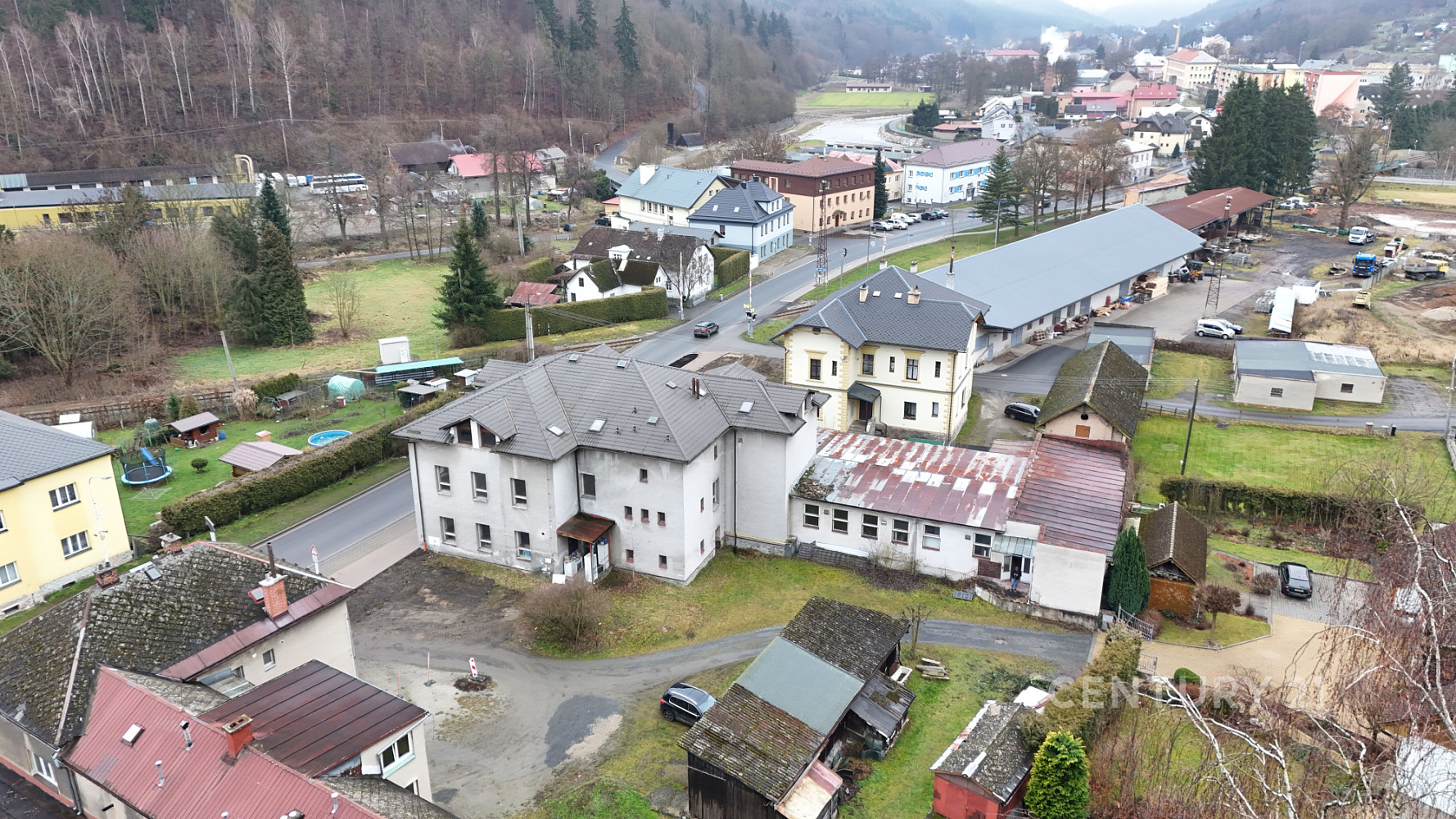 Prodej nájemního domu, činžáku 1 380 m² — photo 2