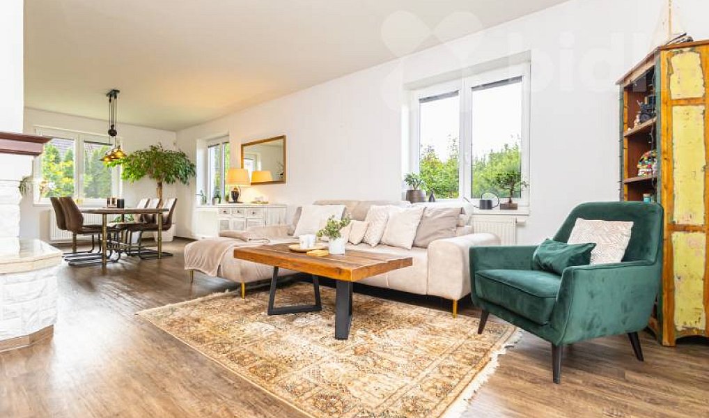 Prodej domu 205 m² s pozemkem 809 m², Jesenice – náhled fotky 2