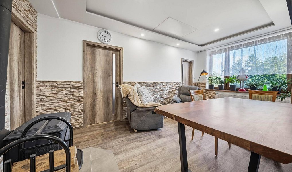 Prodej bytu 3+1 76 m², Všestary – náhled fotky 3