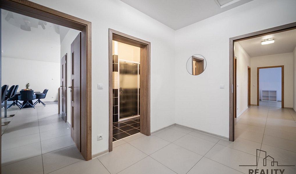 Prodej domu 200 m² s pozemkem 1 061 m², Choltice – náhled fotky 17