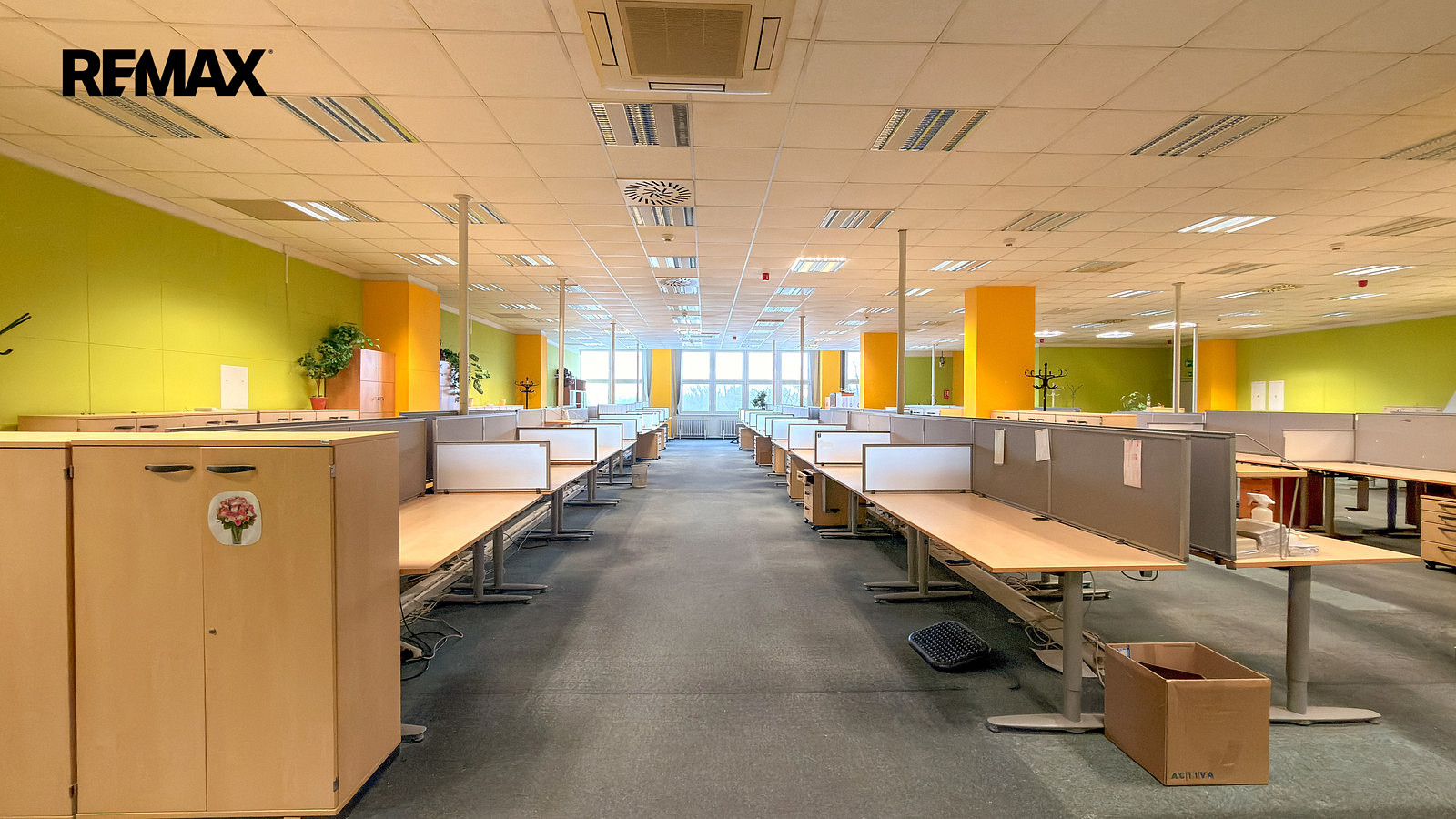 Pronájem kanceláře 416 m² — photo 2