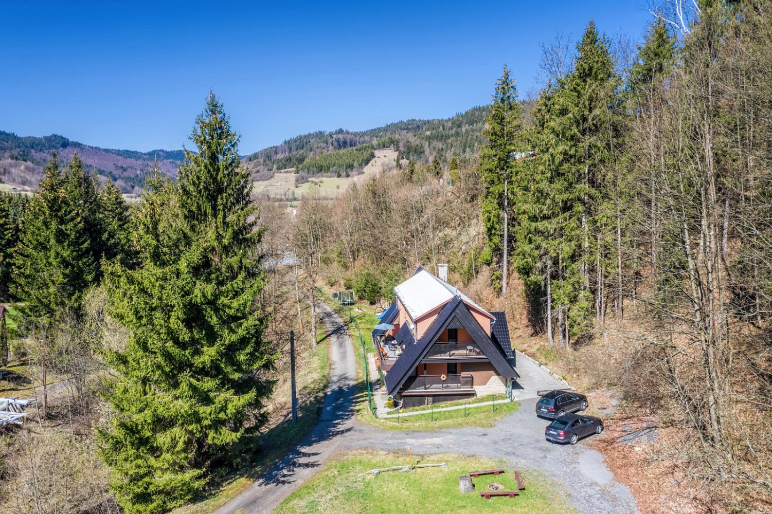 Prodej domu 300 m² s pozemkem 4 332 m²