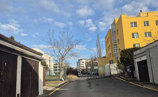 Pronájem samostatné garáže, Praha 4 - Podolí, Bohuslava Martinů, Praha 4 - Podolí