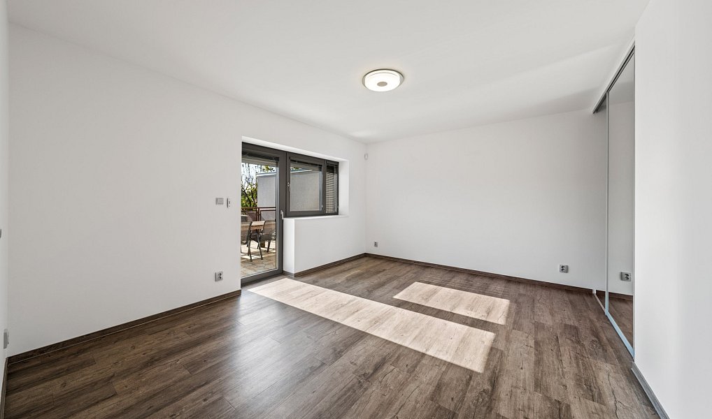 Prodej domu 197 m² s pozemkem 621 m², Kobylnice – náhled fotky 10
