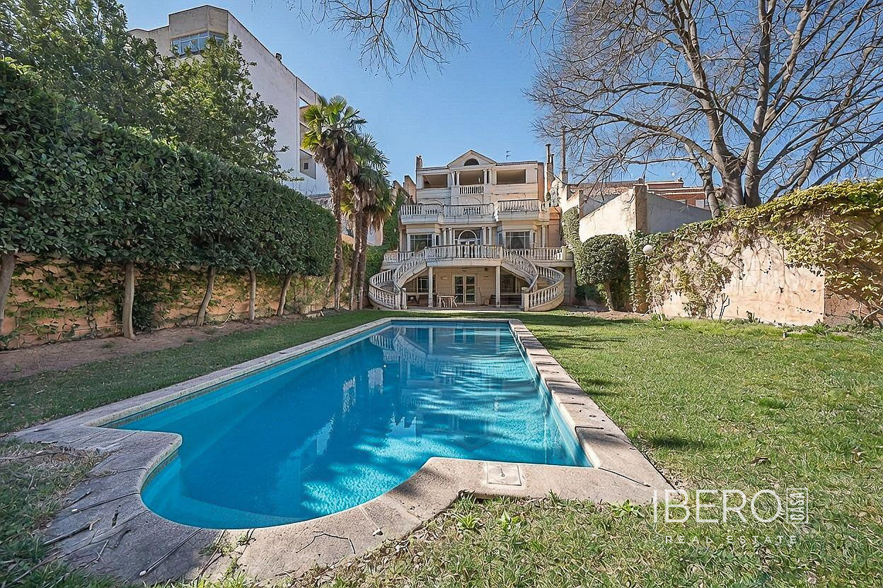 Prodej domu 1 232 m² s pozemkem 1 317 m²
