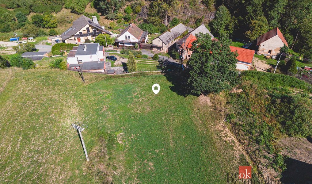 Prodej stavebního pozemku 1 091 m², Radnice – náhled fotky 3