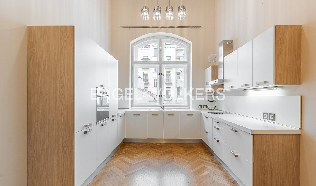 Pronájem bytu 6+kk 210 m², Praha – náhled fotky 3