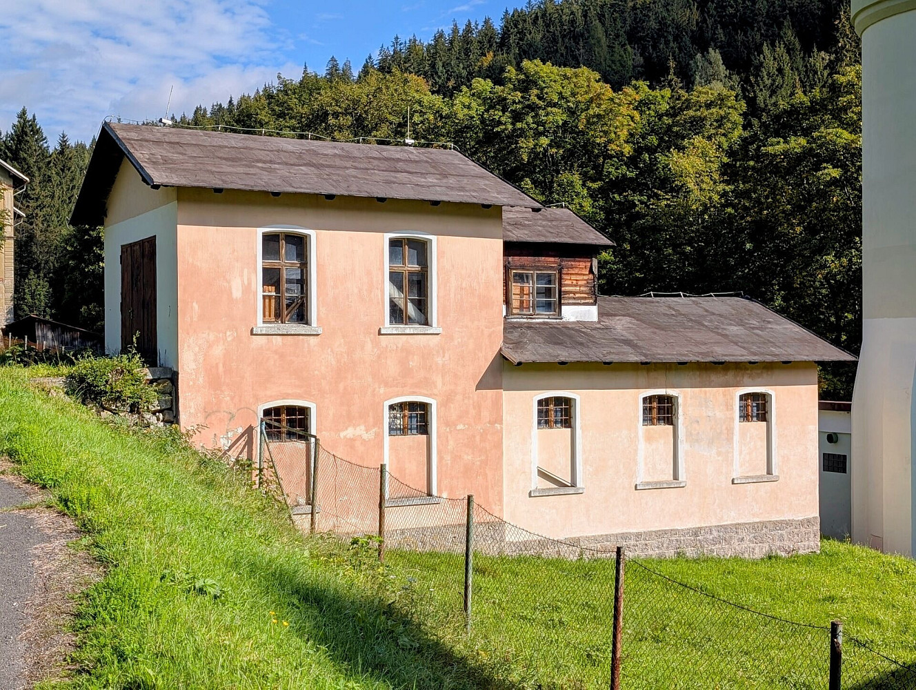 Skladovací prostor - garáž v Kořenově – fotografie 5