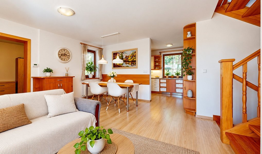 Prodej domu 180 m² s pozemkem 558 m², Káraný – náhled fotky 11