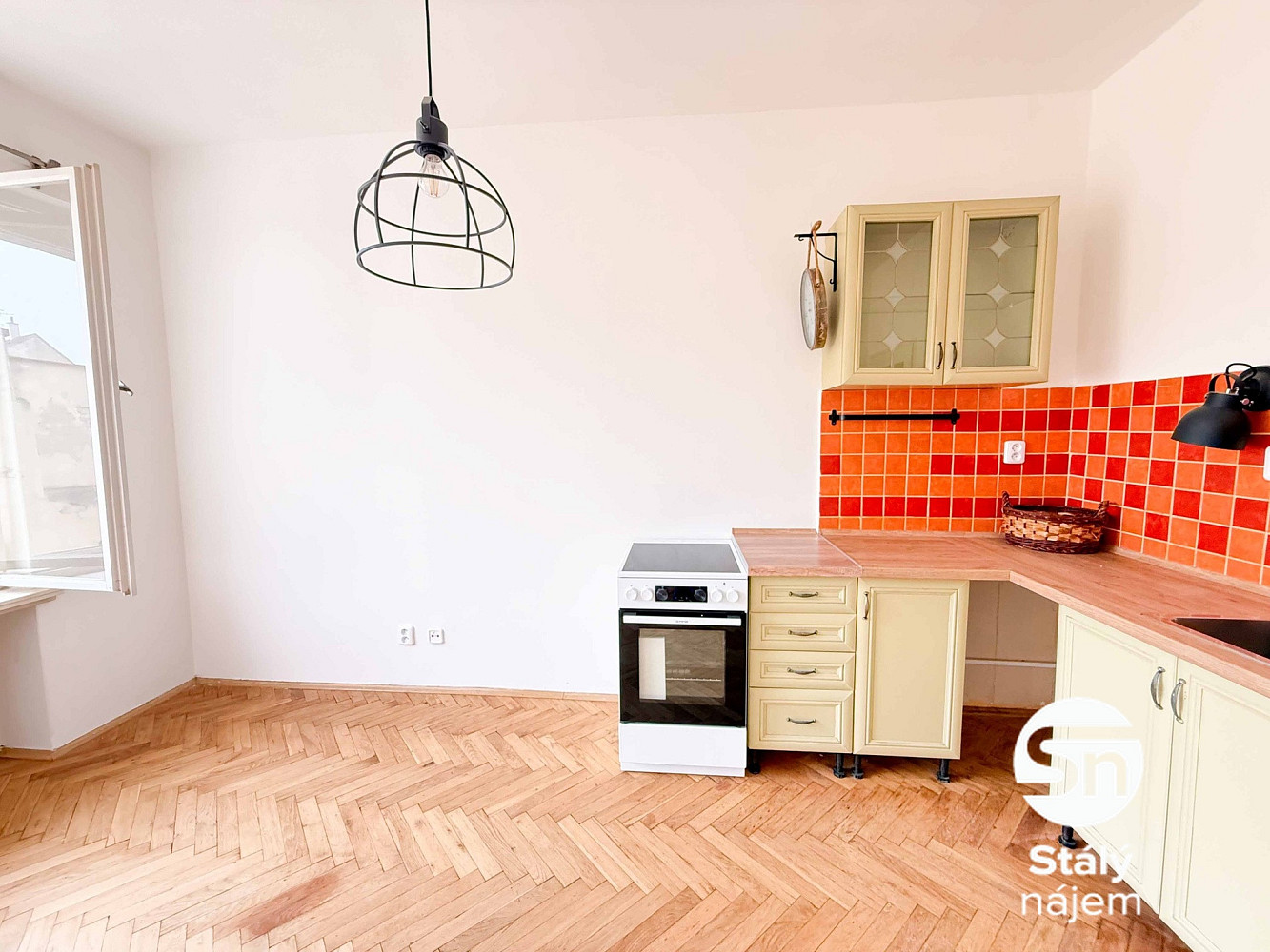 Pronájem bytu 2+kk 36 m² – pohled 2