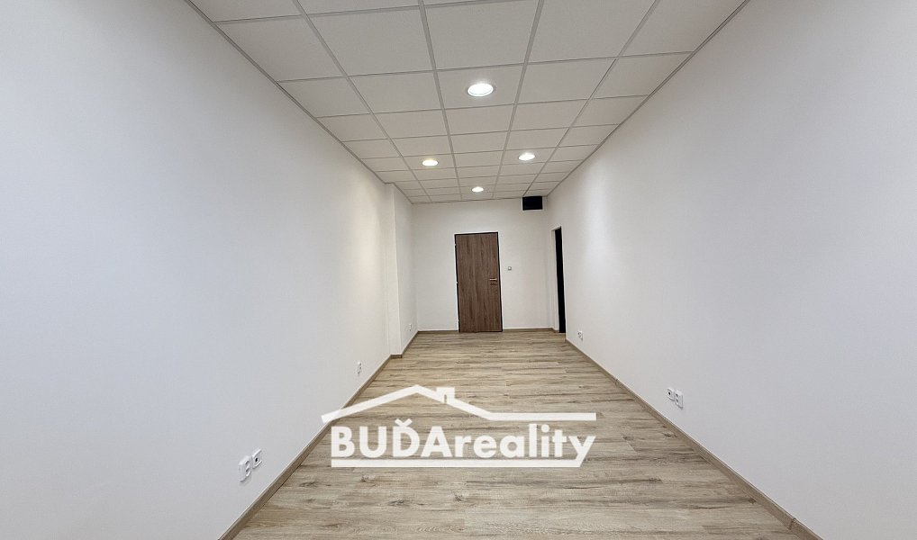 Pronájem kanceláře 24 m², Zlín – náhled fotky 2