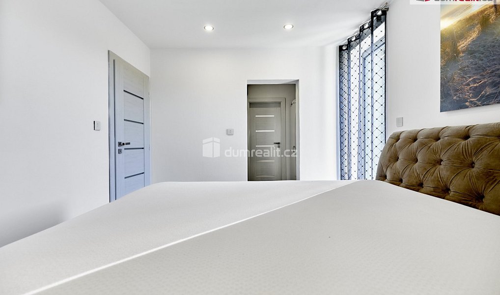 Prodej domu 136 m² s pozemkem 857 m², Nová Role – náhled fotky 17