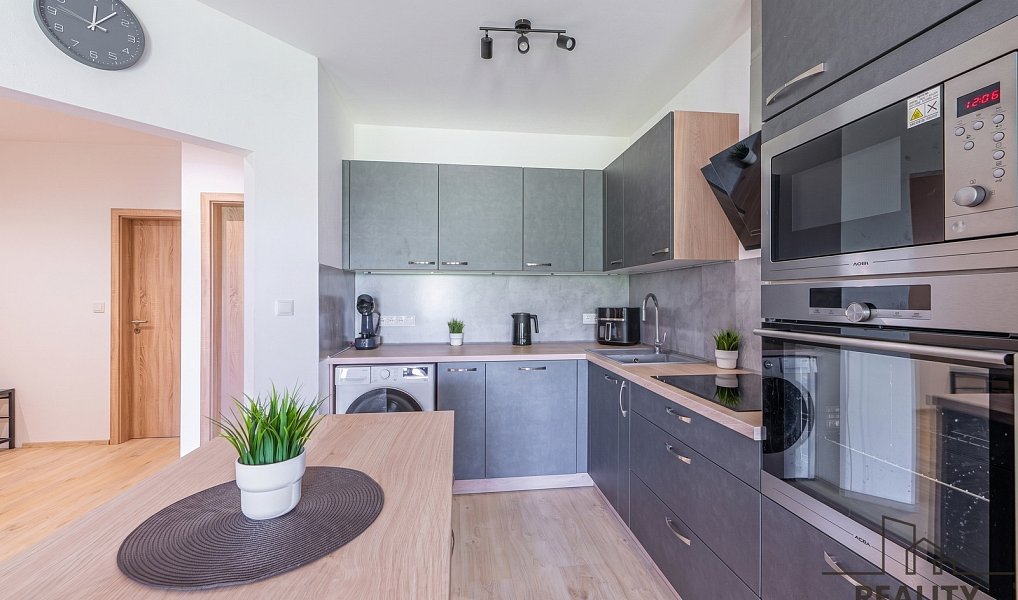 Prodej bytu 4+kk 80 m², Vochov – náhled fotky 2