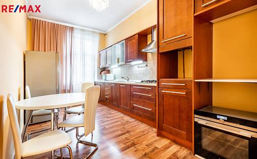 Prodej bytu 3+1 85 m², Moravská, Karlovy Vary