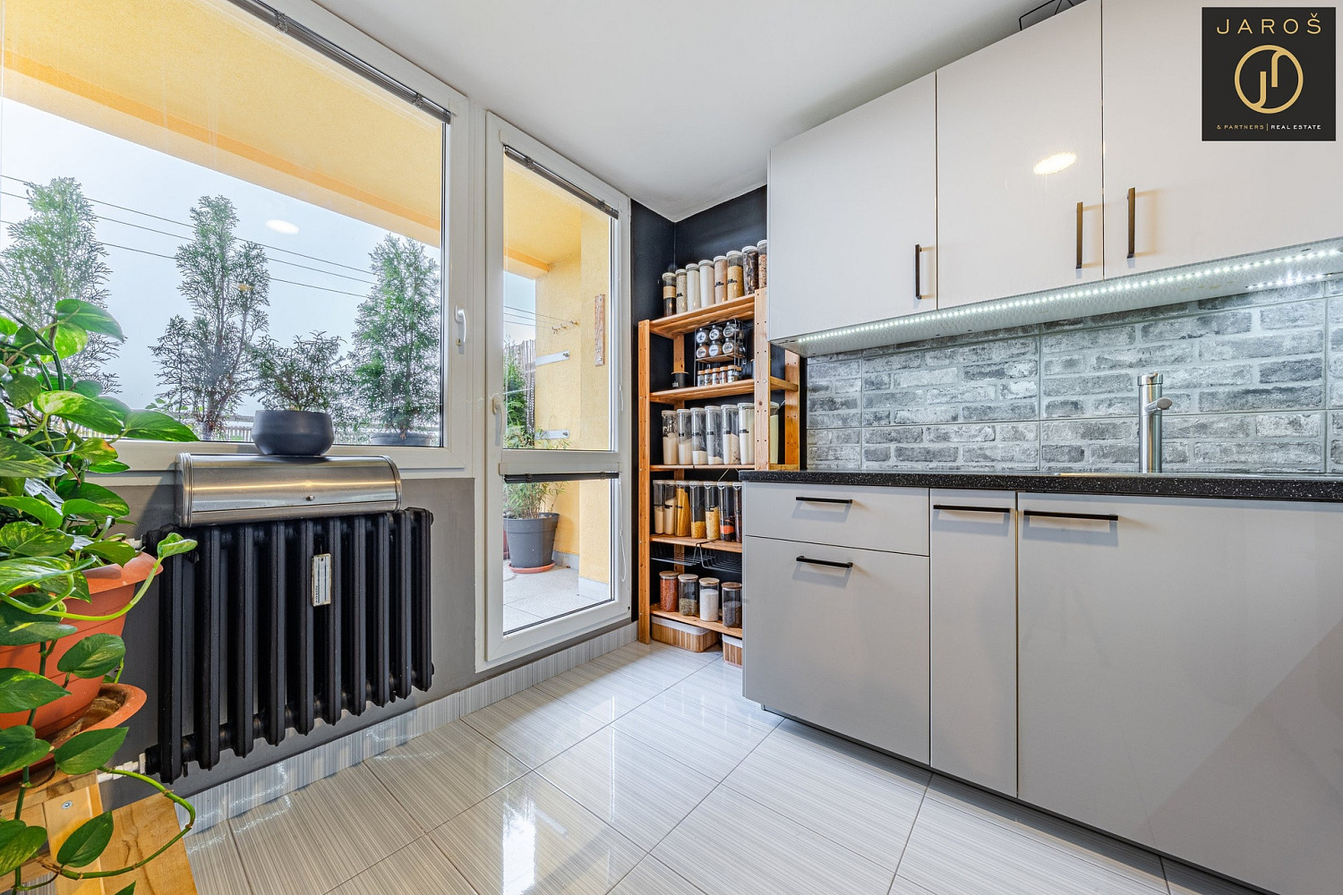 Prodej bytu 3+1 54 m² — photo 3