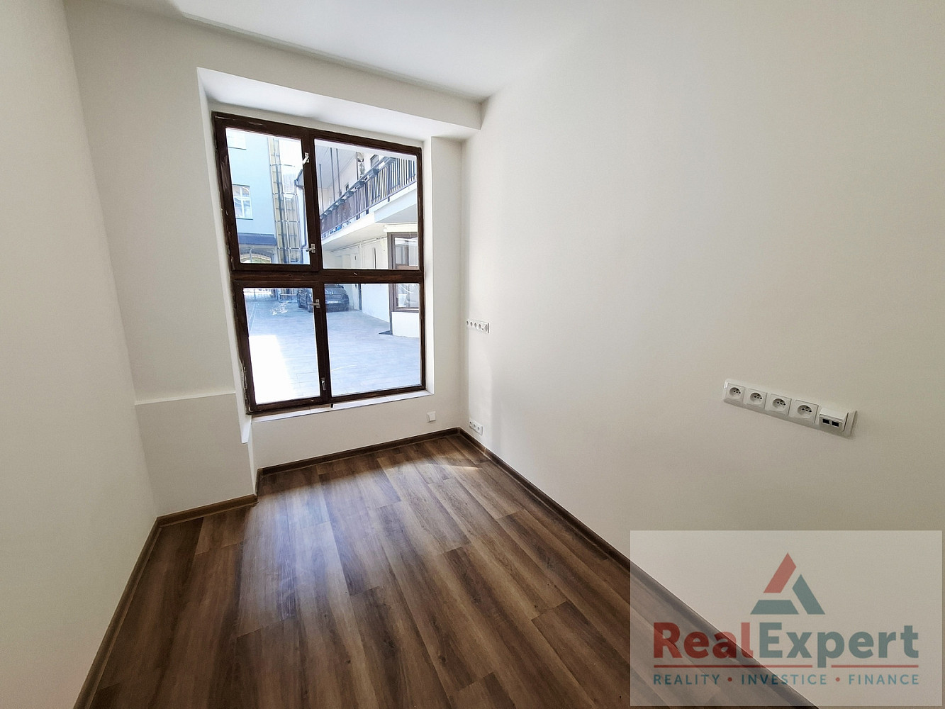Pronájem obchodních prostor 70 m² — photo 4