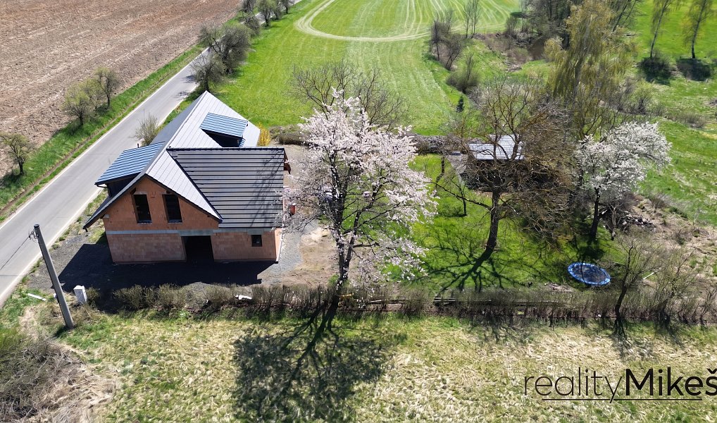 Prodej domu 252 m² s pozemkem 1 445 m², Rovensko pod Troskami – náhled fotky 13