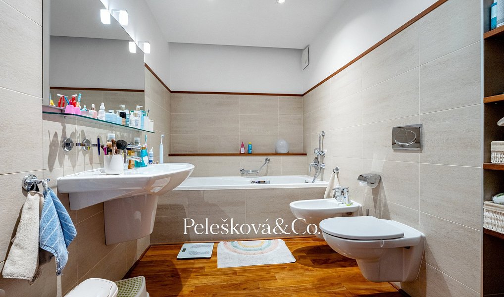 Prodej bytu 4+kk 128 m², Praha – náhled fotky 7