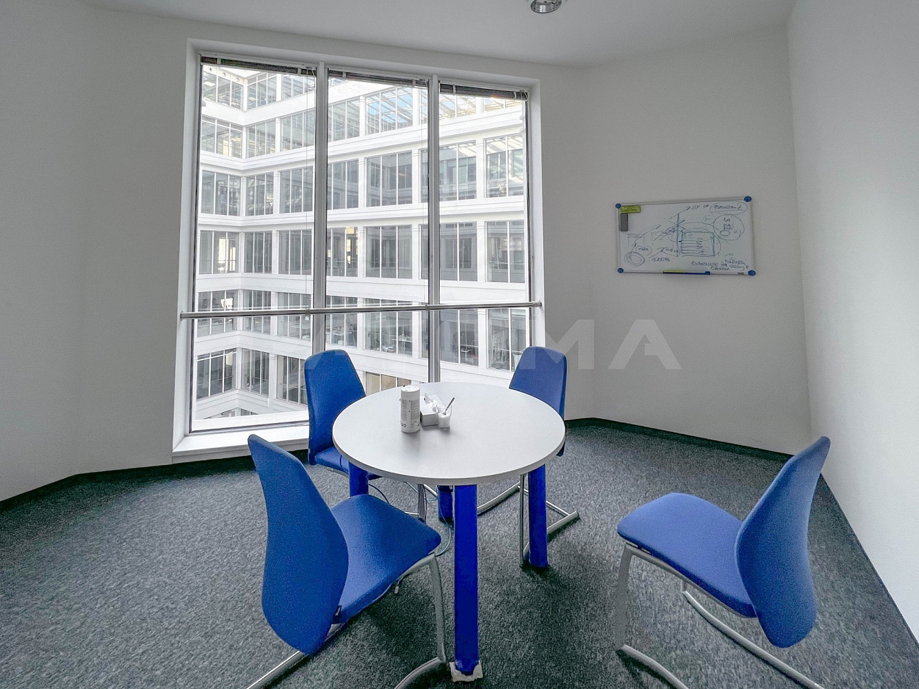 Pronájem kanceláře 829 m² – fotografie 4