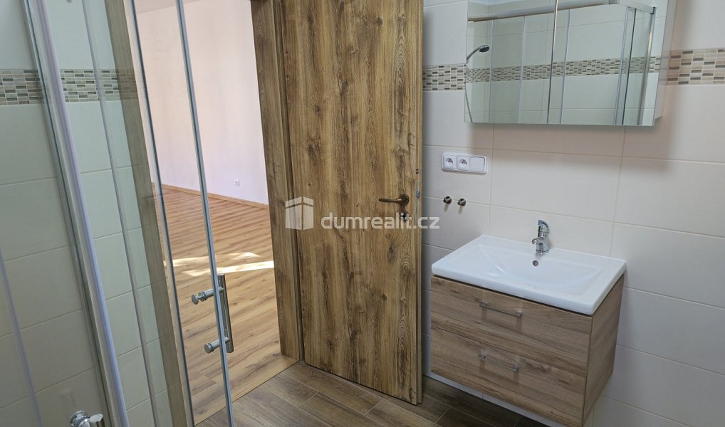 Pronájem bytu 4+kk 75 m², Straky – náhled fotky 5
