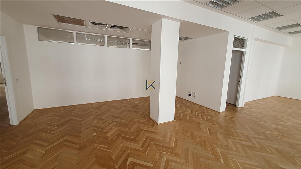 Pronájem kanceláře 194 m² — photo 4