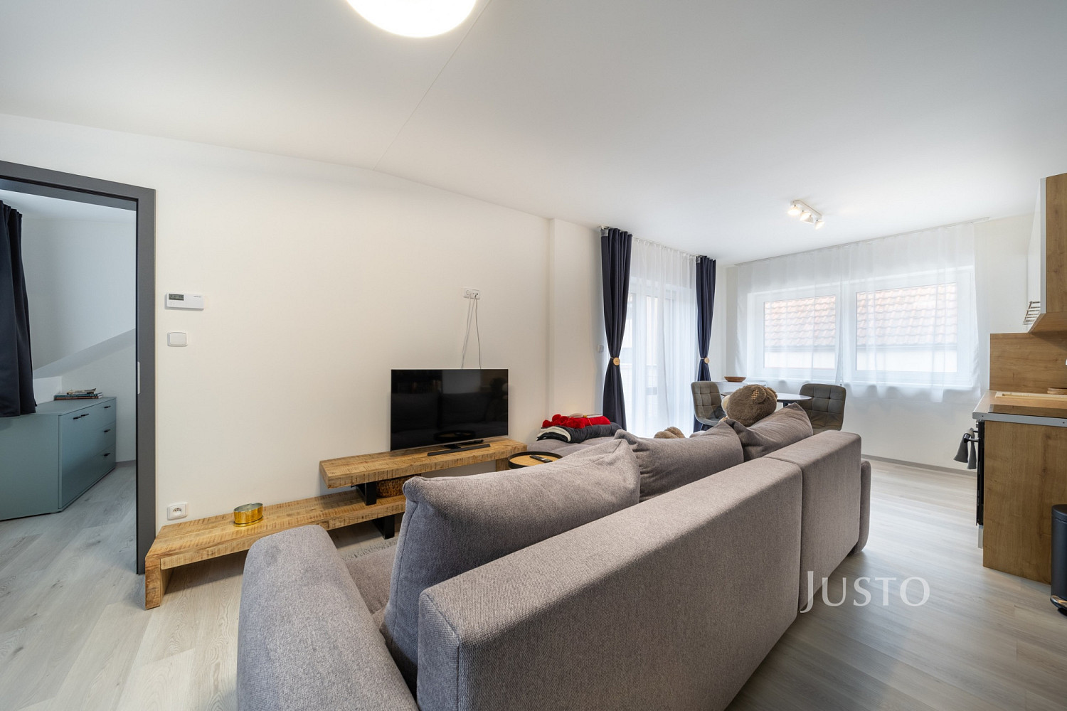 Pronájem bytu 2+kk 48 m² – fotografie 2