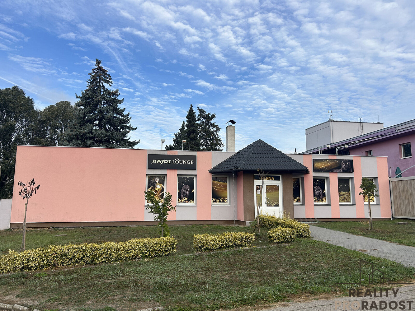 Pronájem obchodních prostor 200 m²
