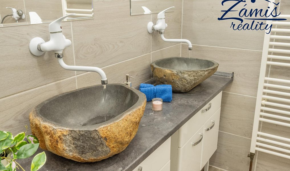 Prodej domu 278 m² s pozemkem 1 322 m², Nespeky – náhled fotky 2
