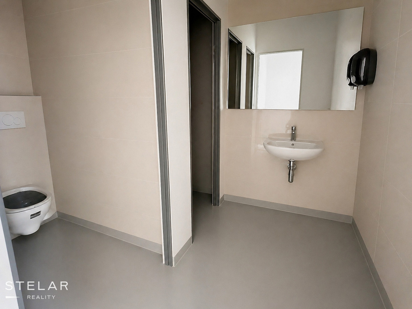 Pronájem obchodních prostor 113 m² – fotografie 3