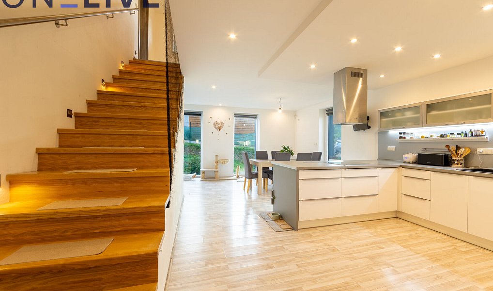 Prodej domu 151 m² s pozemkem 919 m², Dolany – náhled fotky 18