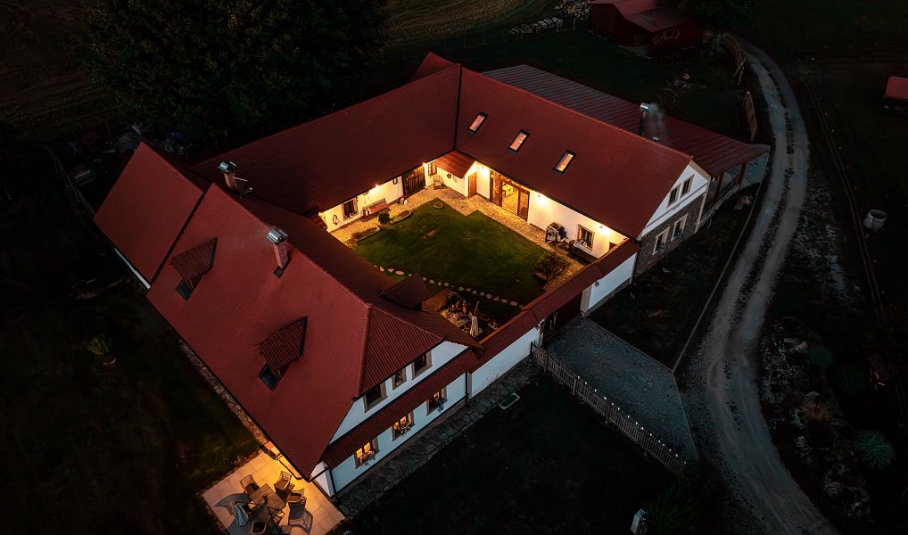 Prodej ubytovacího objektu 500 m², Opatov – náhled fotky 2