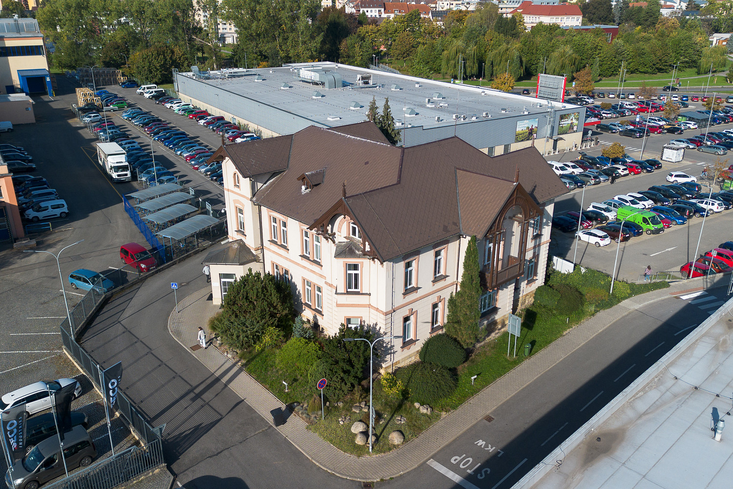 Pronájem kanceláře 688 m²
