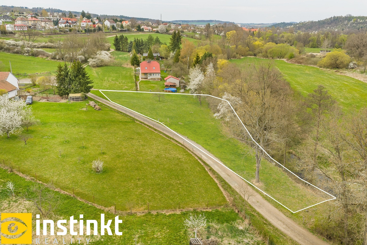 Prodej stavebního pozemku 2 574 m² – fotografie 2
