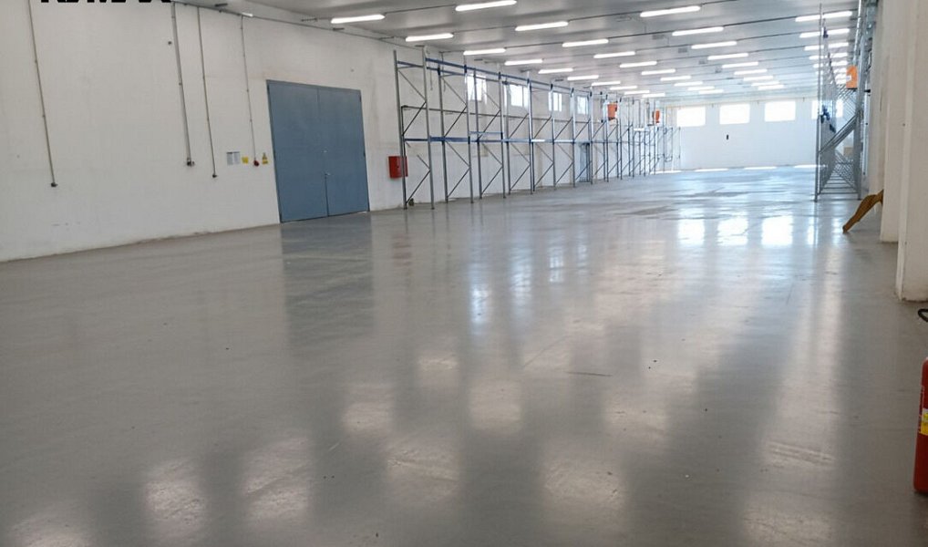 Pronájem skladovacích prostor 950 m², Hluboká nad Vltavou – náhled fotky 3