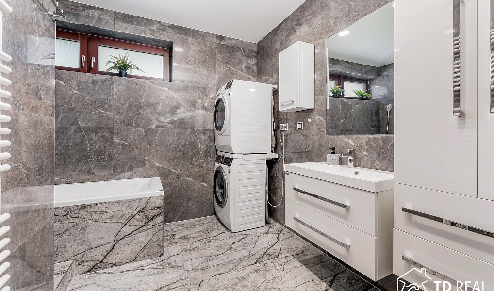 Prodej domu 207 m² s pozemkem 1 077 m², Syrovice – náhled fotky 32