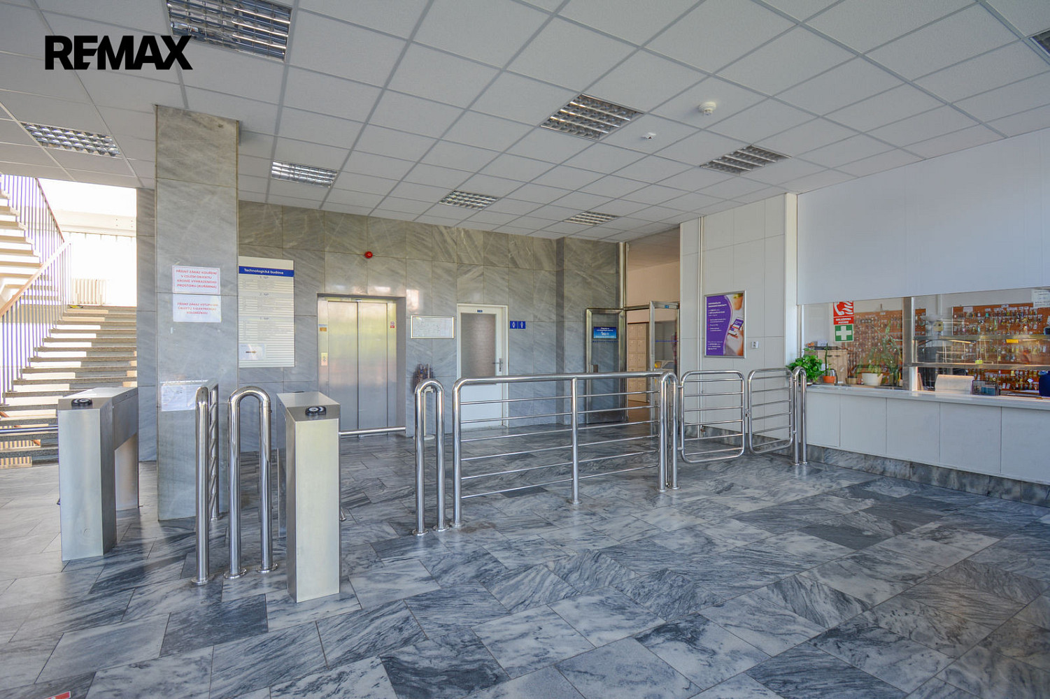 Pronájem kanceláře 321 m² — photo 5