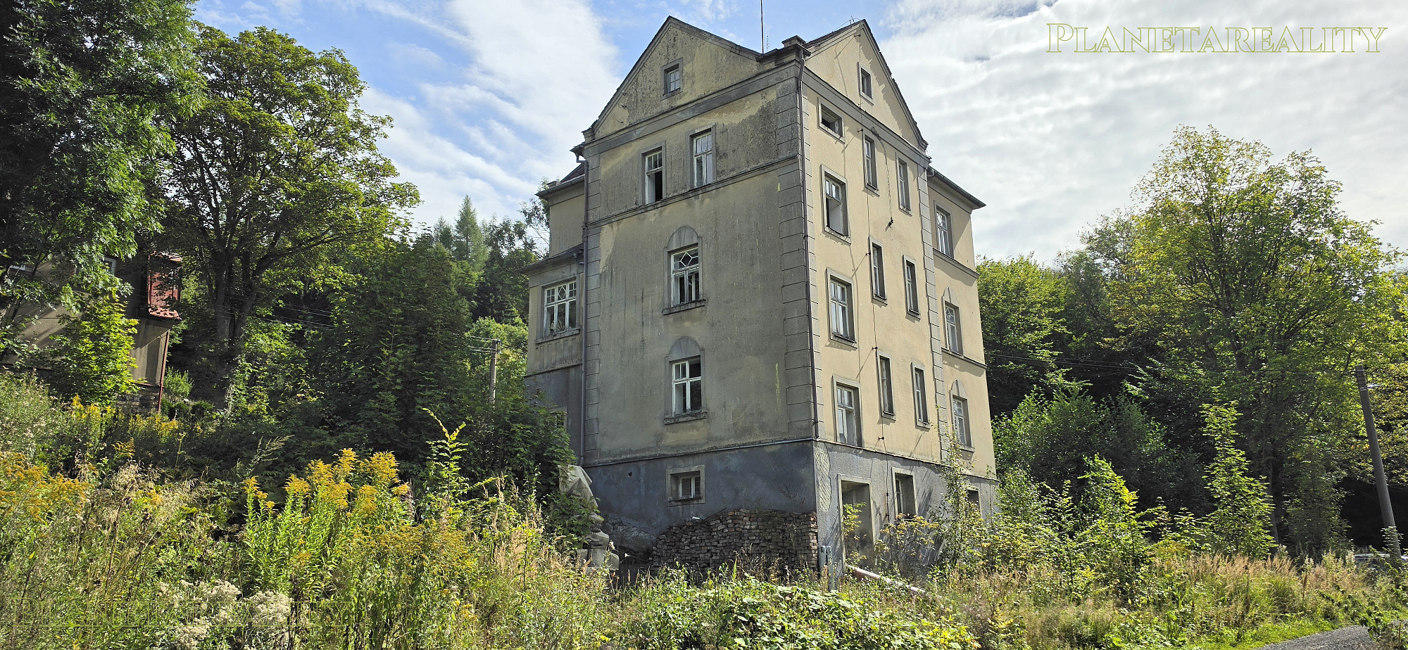 Prodej domu 450 m² s pozemkem 2 250 m²