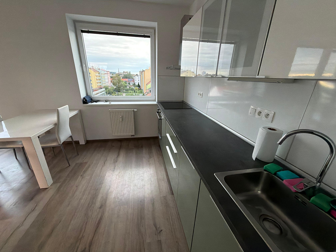 Pronájem bytu 2+kk 65 m² – fotografie 3