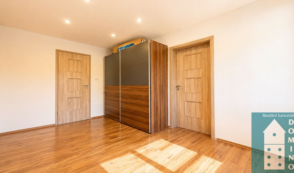 Prodej domu 241 m² s pozemkem 341 m², Halenkovice – náhled fotky 24