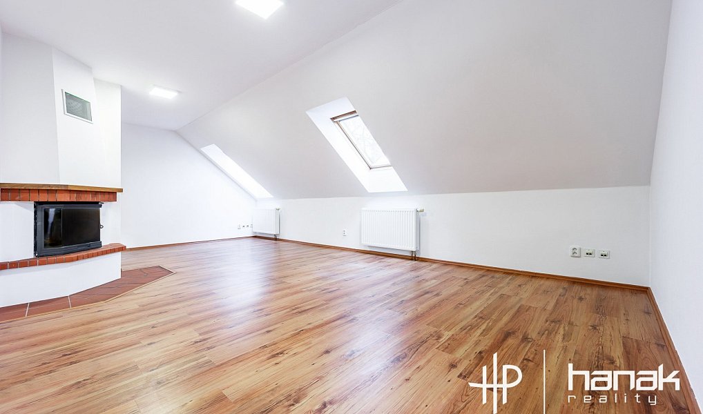 Prodej domu 259 m² s pozemkem 2 016 m², Strančice – náhled fotky 15