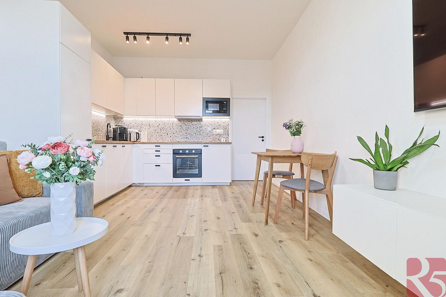 Prodej bytu 3+kk 69 m² — photo 2