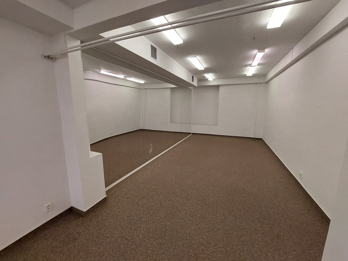 Pronájem kanceláře 175 m² – fotografie 3